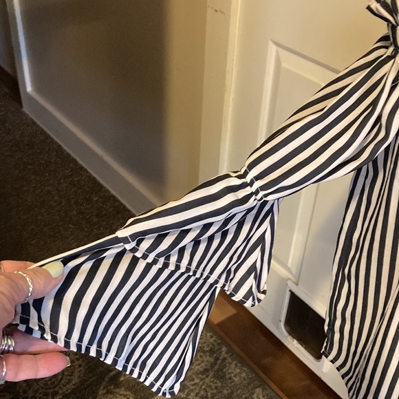 Sweet Pea off the shoulders blouse size M - Picture 2 of 5